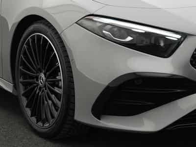 Mercedes A 200 AMG-Line Kamera+Night+19"+Ambi+MBUX (2025) - Foto 9