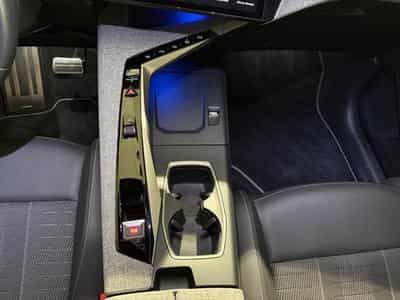 Peugeot 5008 1.2 HYBRID 136 e-DSC6 GT (2026) - Photo 10