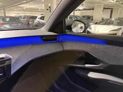 Peugeot 5008 1.2 HYBRID 136 e-DSC6 GT (2026) - Photo 9