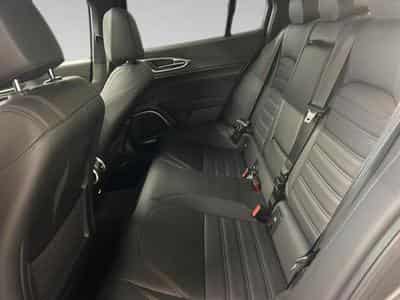 Alfa-Romeo Giulia 2.0 TB 280 Q4 Veloce AUTO (2026) - Photo 10