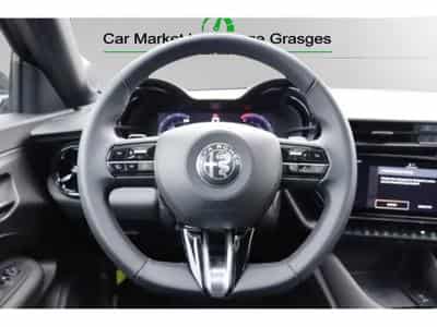 Alfa-Romeo Junior Ibrida Speciale 1.2 VGT (2025) - Photo 15