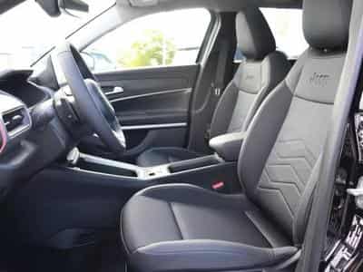 Jeep Avenger Summit e-Hybrid 1.2 (2025) - Photo 12