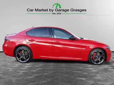Alfa-Romeo Giulia COMPETIZIONE 2.0 TURBO (2023) - Photo 2