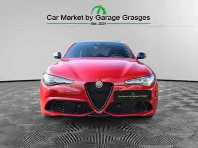 Alfa-Romeo Giulia COMPETIZIONE 2.0 TURBO (2023) - Photo 8