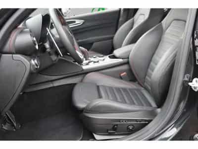 Alfa-Romeo Giulia COMPETIZIONE 2.0 TURBO (2023) - Photo 12