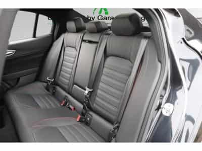 Alfa-Romeo Giulia COMPETIZIONE 2.0 TURBO (2023) - Photo 13