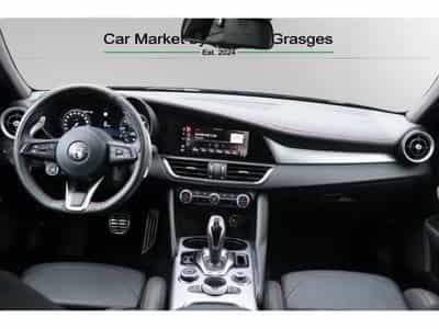 Alfa-Romeo Giulia COMPETIZIONE 2.0 TURBO (2023) - Photo 15