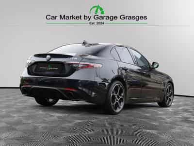 Alfa-Romeo Giulia COMPETIZIONE 2.0 TURBO (2023) - Photo 3