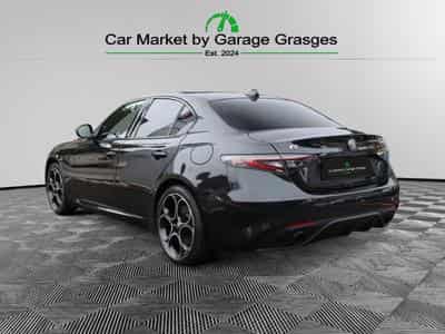 Alfa-Romeo Giulia COMPETIZIONE 2.0 TURBO (2023) - Photo 5