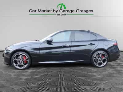 Alfa-Romeo Giulia COMPETIZIONE 2.0 TURBO (2023) - Photo 6