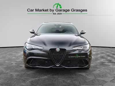 Alfa-Romeo Giulia COMPETIZIONE 2.0 TURBO (2023) - Photo 8