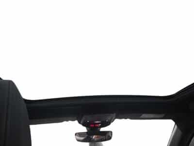 PEUGEOT 208 e-208 136ch GT (2021) - Photo 10