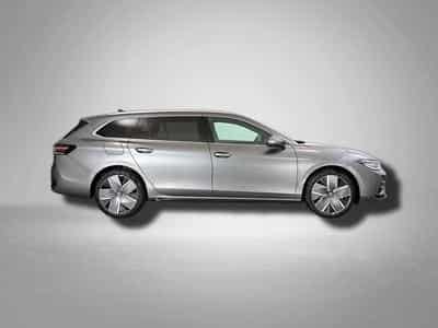 VW Passat Variant R-Line 2.0 TSI 7-Gang-DSG 4x4 (2026) - Photo 6