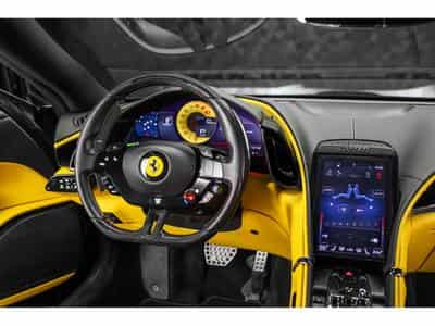 Ferrari Roma V8 - BLU POZZI / GIALLO (2023) - Foto 13
