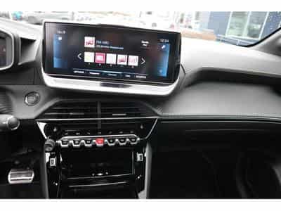 Peugeot 208 GT EAT8 (2023) - Photo 10