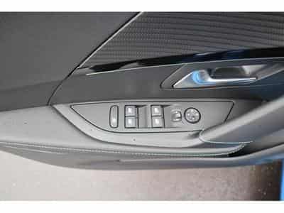 Peugeot 208 GT EAT8 (2023) - Photo 7