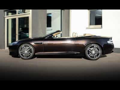 Aston-Martin Virage VOLANTE 6.0 V12 TOUCHTRONIC II – MARRON BLACK (2013) - Photo 2