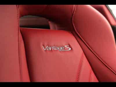 Aston-Martin V8 Vantage COUPE SPORTSHIFT II - STRATUS WHITE METALLIC (2017) - Photo 14