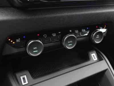 Citroën C4 1.2 Hybride 145 e-DC6 Max (2025) - Photo 12