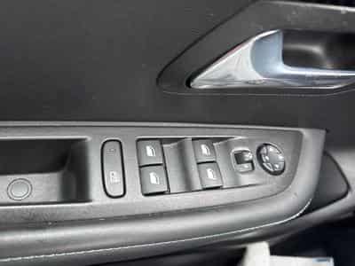 PEUGEOT 208 e-208 136ch Allure (2022) - Photo 12