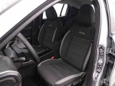 Jeep Avenger 1.2 MHEV DCT Longitide (2025) - Foto 6