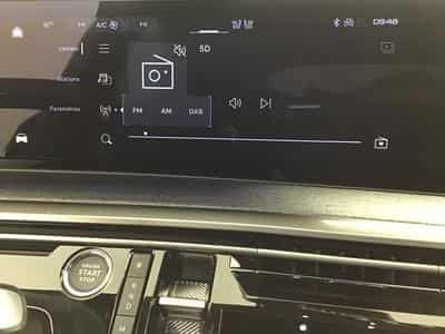 Peugeot 3008 1.2 Hybrid 145 E-DSC6 GT (2025) - Foto 12