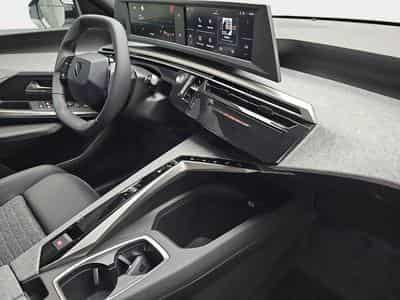 Peugeot 3008 1.2 Hybrid 145 E-DSC6 Allure (2025) - Photo 13