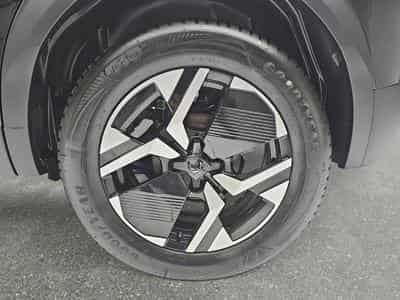 Peugeot 2008 1.2 Hybrid 145 E-DSC6 GT (2025) - Photo 6