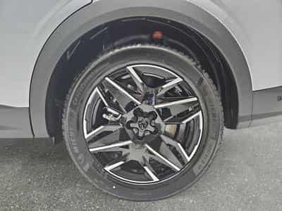 Peugeot 5008 1.2 PureTech 146 e-DSC6 ALLURE (2025) - Photo 6