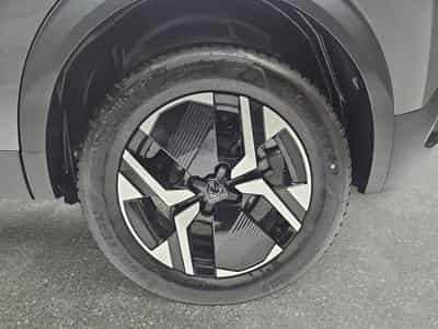 Peugeot 2008 1.2 Hybrid 145 E-DSC6 GT (2025) - Photo 6