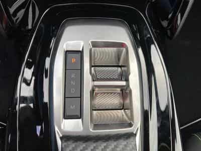 Peugeot 2008 1.2 Hybrid 145 E-DSC6 GT (2025) - Photo 15