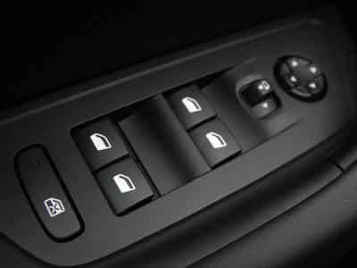 Peugeot 508 1.6 PHEV 225 EAT8 Allure (2025) - Photo 14