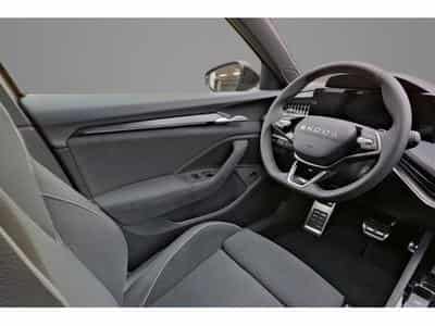 Skoda Superb 2.0 TSi DSG 204 Sportline (2025) - Photo 8