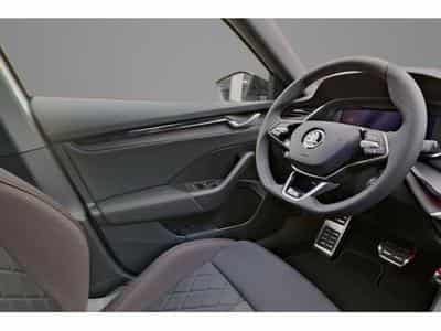 Skoda Octavia 2.0 TSi DSG 265 RS (2025) - Photo 9