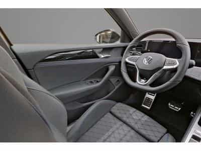 VW Passat 2.0 TSI 204 DSG R-Line (2025) - Photo 8