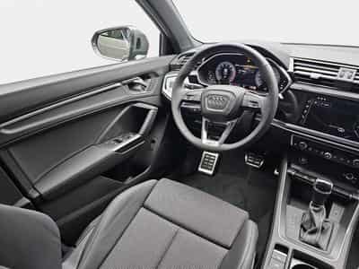 Audi Q3 35 TFSI S-Tronic 150  S-Line (2025) - Foto 8