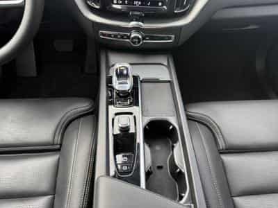 Volvo XC60 B5 Ultra Black Edition / Essence (2025) - Foto 11