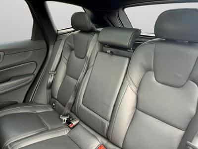 Volvo XC60 B5 Ultra Black Edition / Essence (2025) - Foto 13