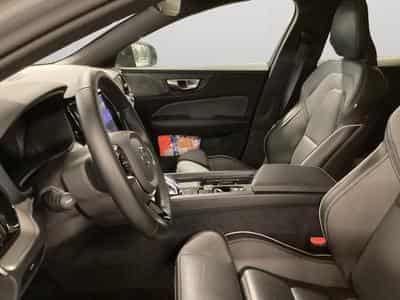 Volvo V60 B4 Plus Dark / Essence (2025) - Photo 10