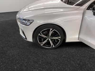 Volvo V60 B4 Plus Dark / Essence (2025) - Photo 15