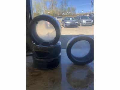 Pneus toutes saisons 20" 255/40 R20 101Y (2026) - Photo 1