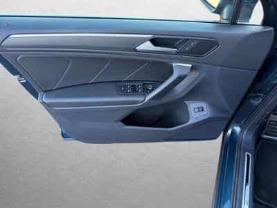 VW Tiguan R-Line 4Motion/Pano/Matrix/AHK/Side-Assis (2023) - Photo 12