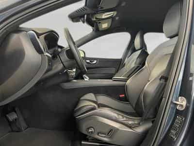 Volvo XC60 Plus Dark (2023) - Photo 9