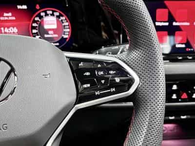 VW Golf GTI Clubsport 2.0 TSI 300 CV DSG7 *MATRIX* *DCC* *PANO* (2024) - Foto 11