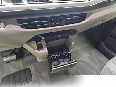 VW Multivan (2026) - Photo 11