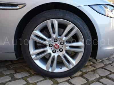 Jaguar XE Portfolio 20t (2016) - Photo 12