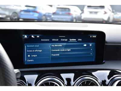 Mercedes A 200 AMG Line 7G-Tronic GPS LANE CAM PARK KEYLESS 1° MAIN (2025) - Photo 12