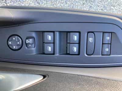 Peugeot 308 1.5 BlueHDI 130 EAT8 ALLURE (2025) - Photo 9