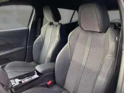 Peugeot 2008 1.2 Hybrid 145 E-DSC6 GT (2025) - Photo 9