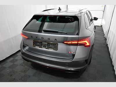 Skoda Octavia Octavia Combi 2.0 TSI RS, AHK, Pano., 19", Canto (2024) - Foto 3